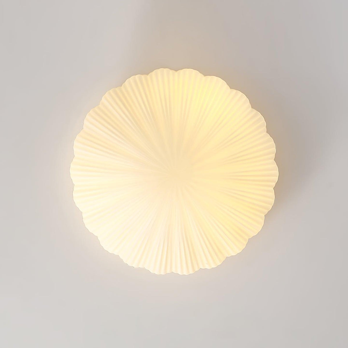 Elo plafondlamp met schelpvorm en ribbels, elegant