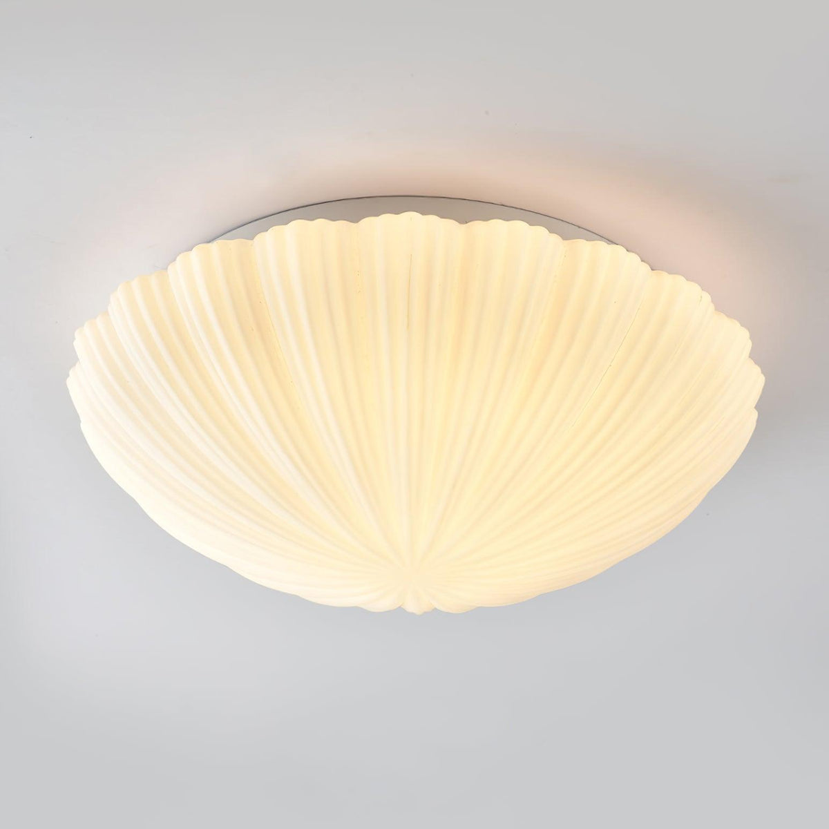 Elo plafondlamp met schelpvorm en ribbels, elegant