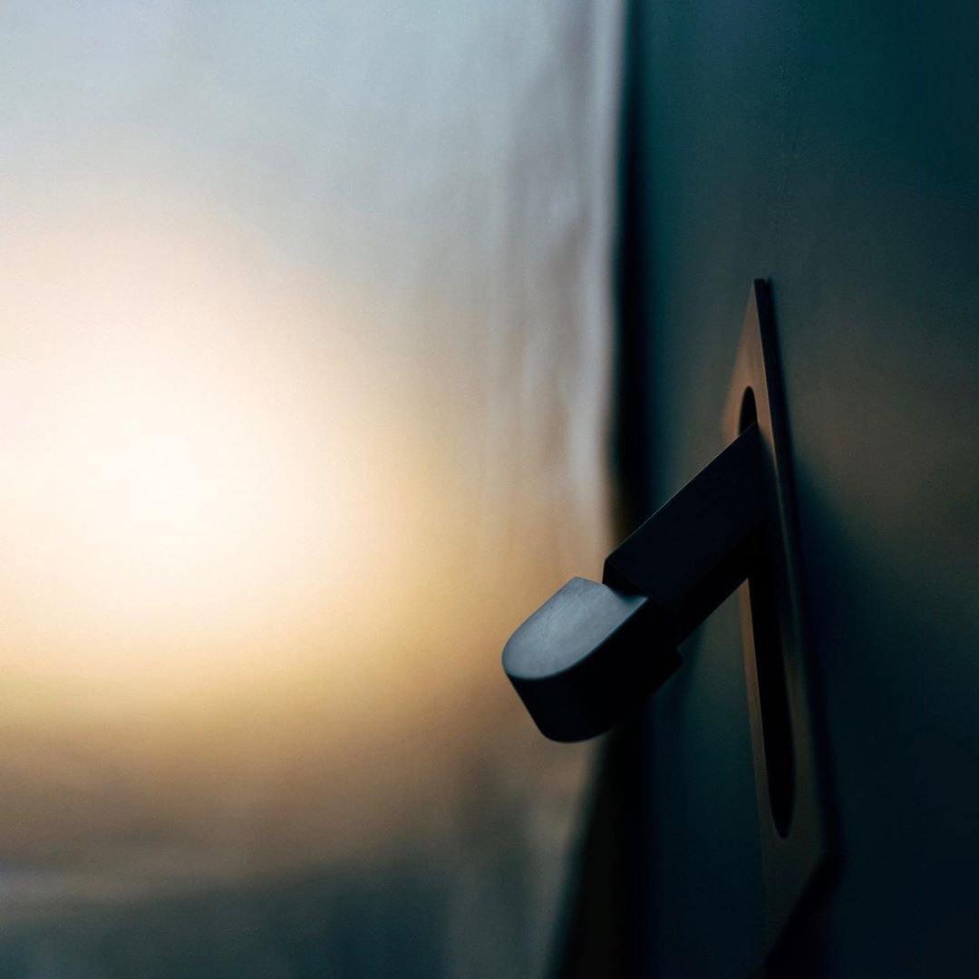 Lumisiella verstelbare moderne ledleeslamp voor naast het bed