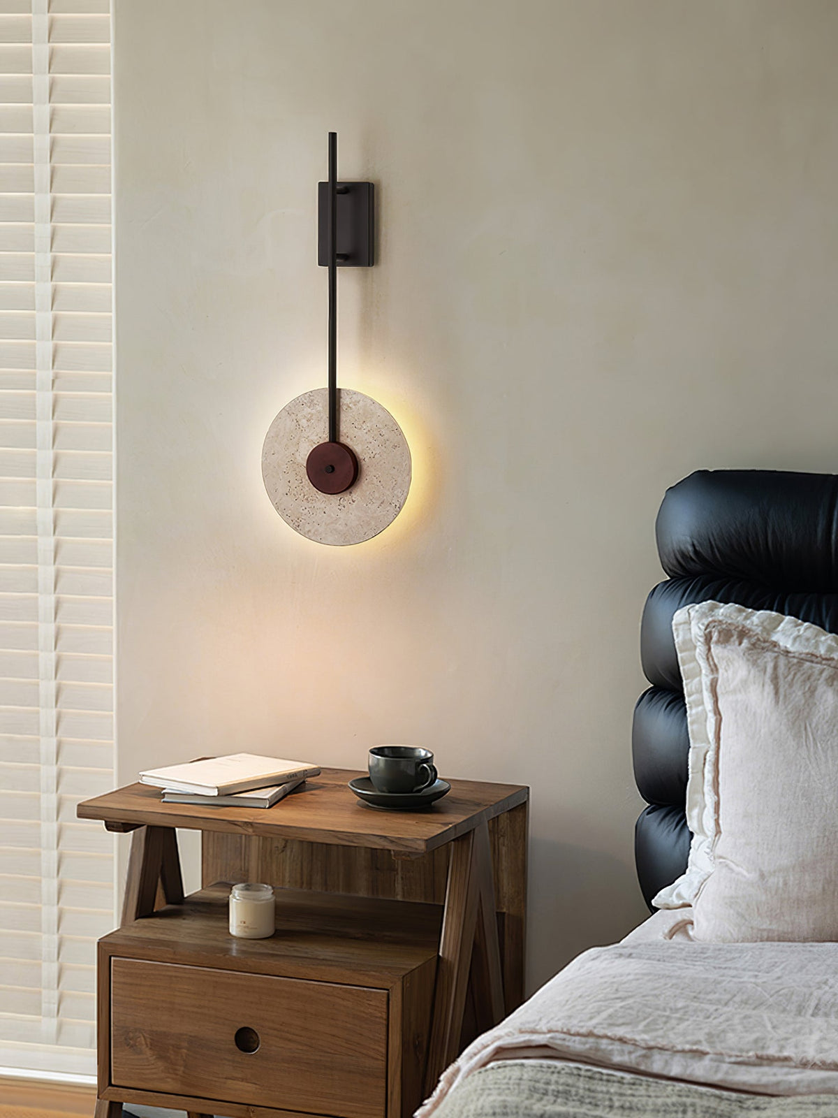 Elysia wandlamp in Geel travertin
