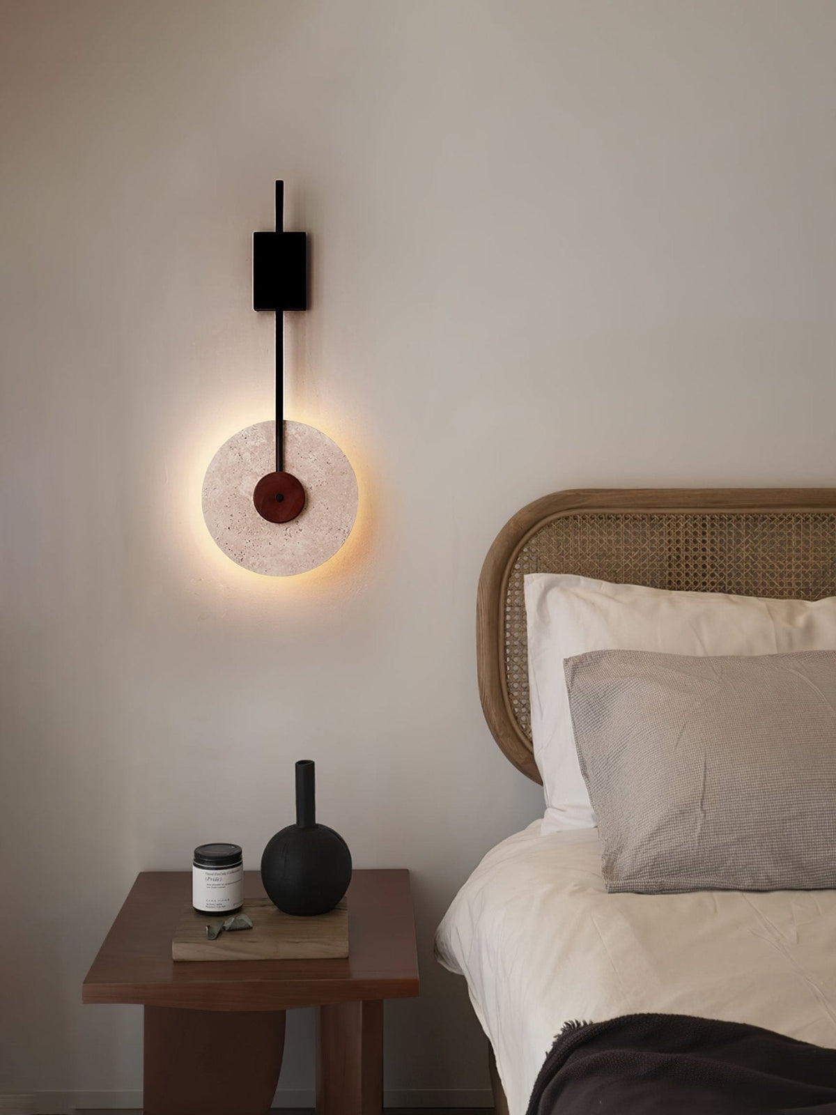 Elysia wandlamp in Geel travertin