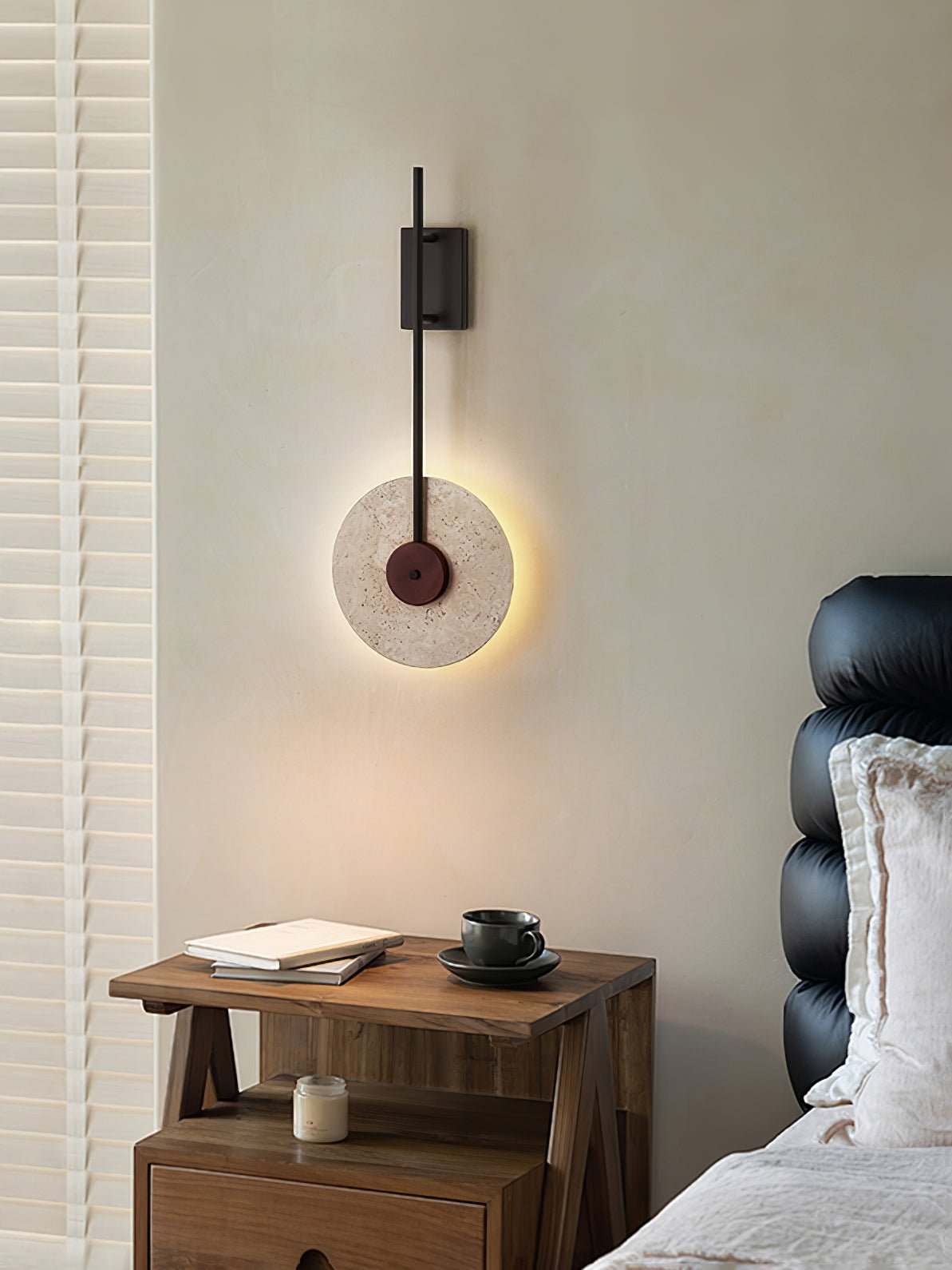 Elysia wandlamp in Geel travertin