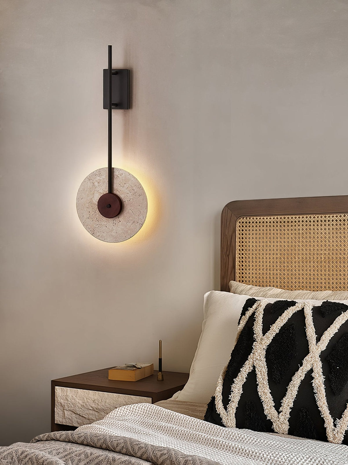 Elysia wandlamp in Geel travertin