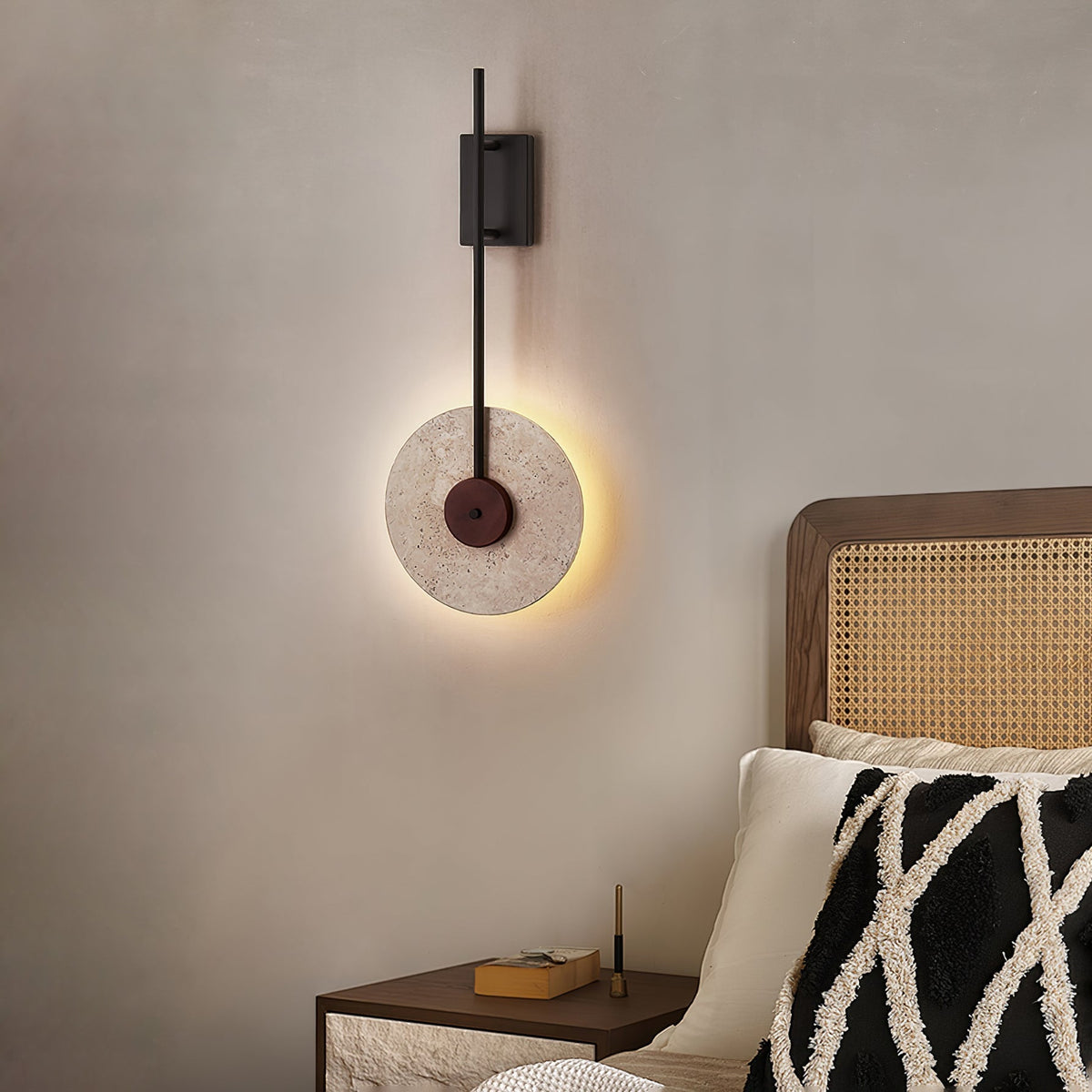 Elysia wandlamp in Geel travertin