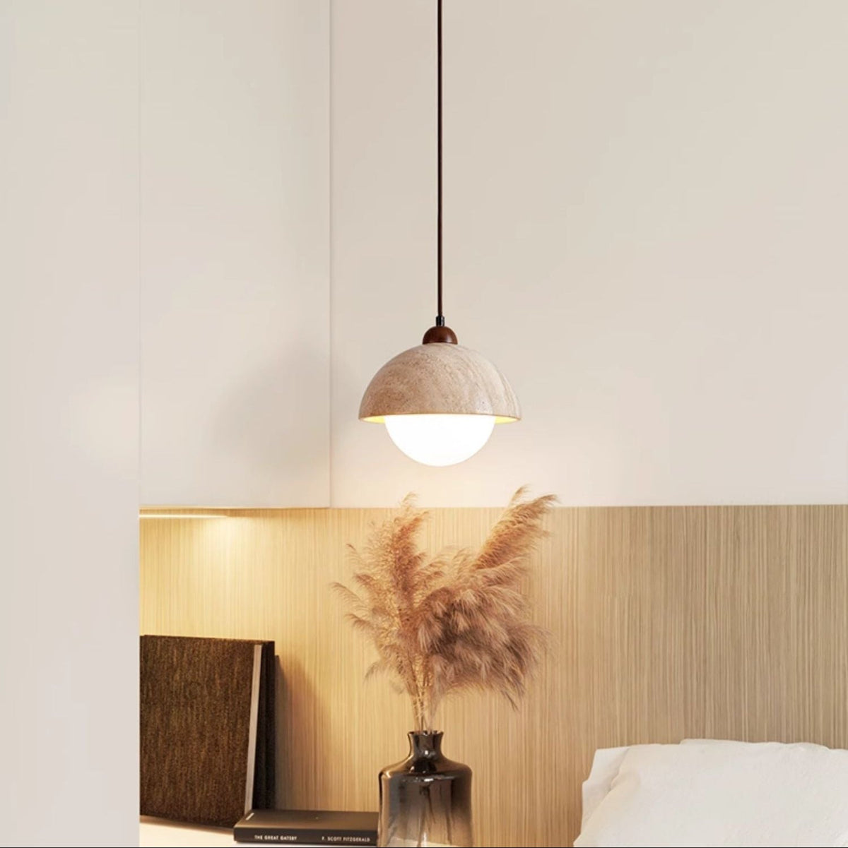 Nolven hanglamp van geel travertin en walnoot