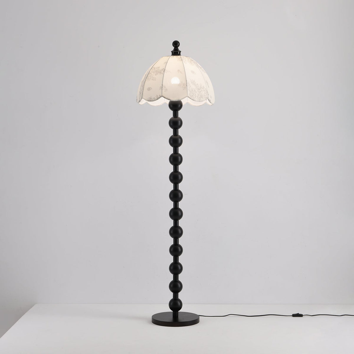 Seleraine moderne vloerlamp van walnoothout