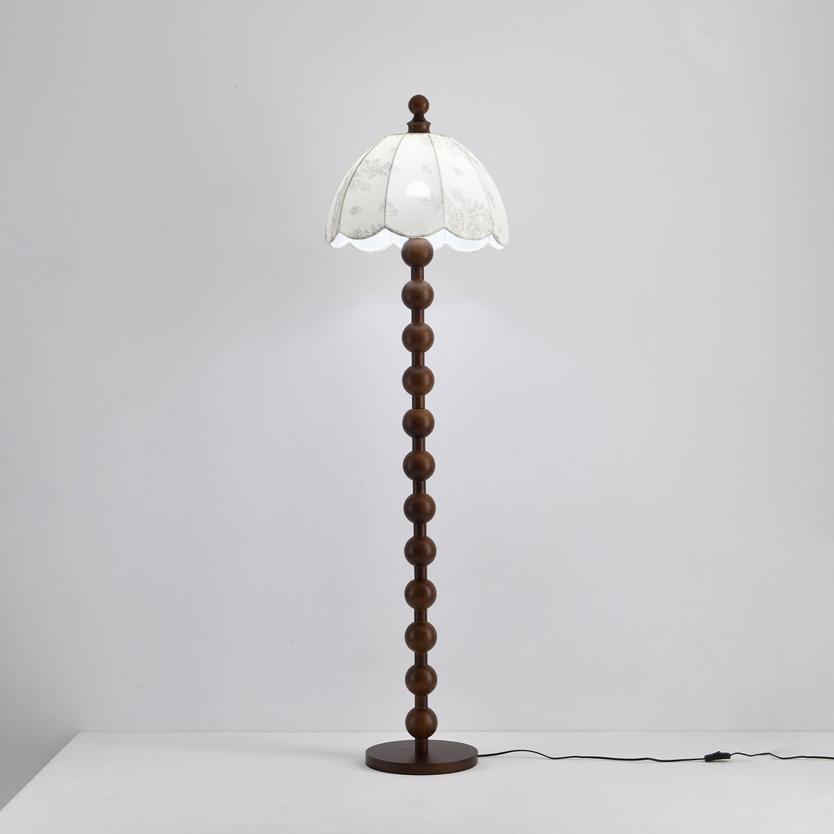 Seleraine moderne vloerlamp van walnoothout