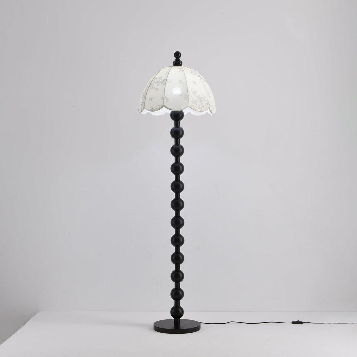Seleraine moderne vloerlamp van walnoothout