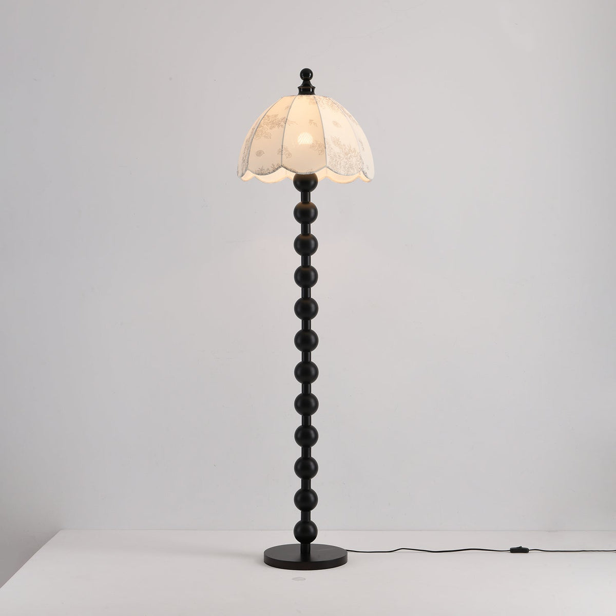 Seleraine moderne vloerlamp van walnoothout