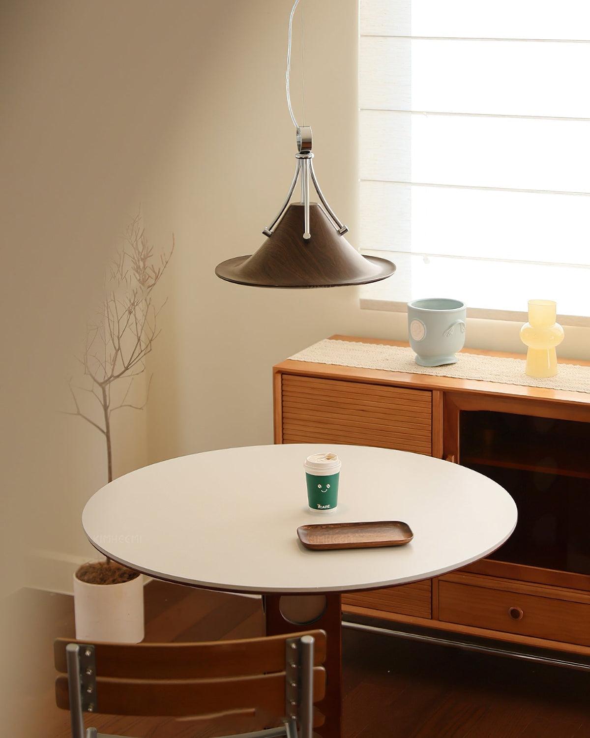Viraorenne hanglamp van walnootkleur met chrome-afwerking