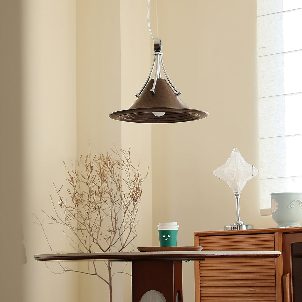 Viraorenne hanglamp van walnootkleur met chrome-afwerking