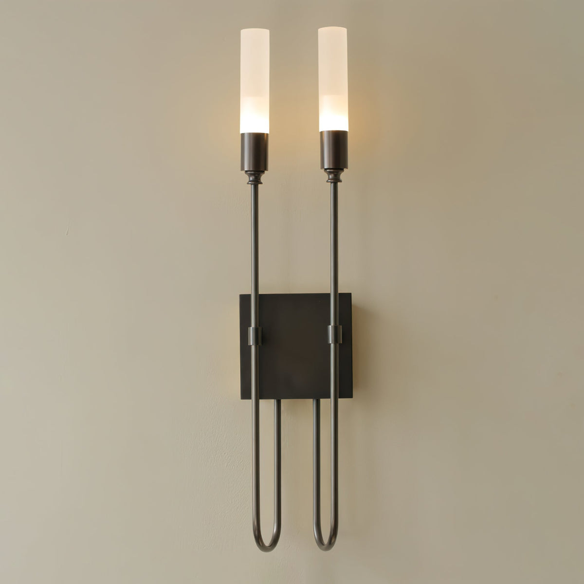 Yvori wandlamp met dubbele staaf minimalistisch