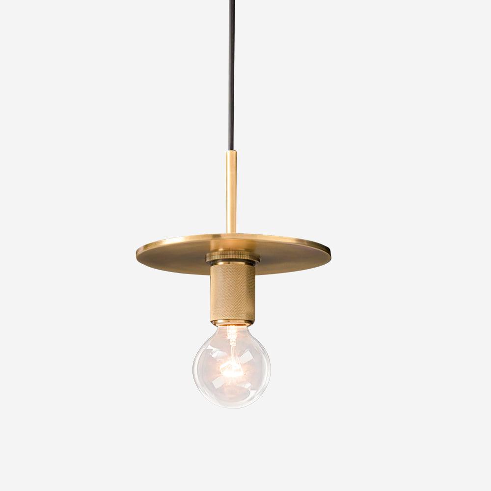 Moderne hanglamp van messing met minimalistisch metaalarmatuur voor eetkamer of keuken