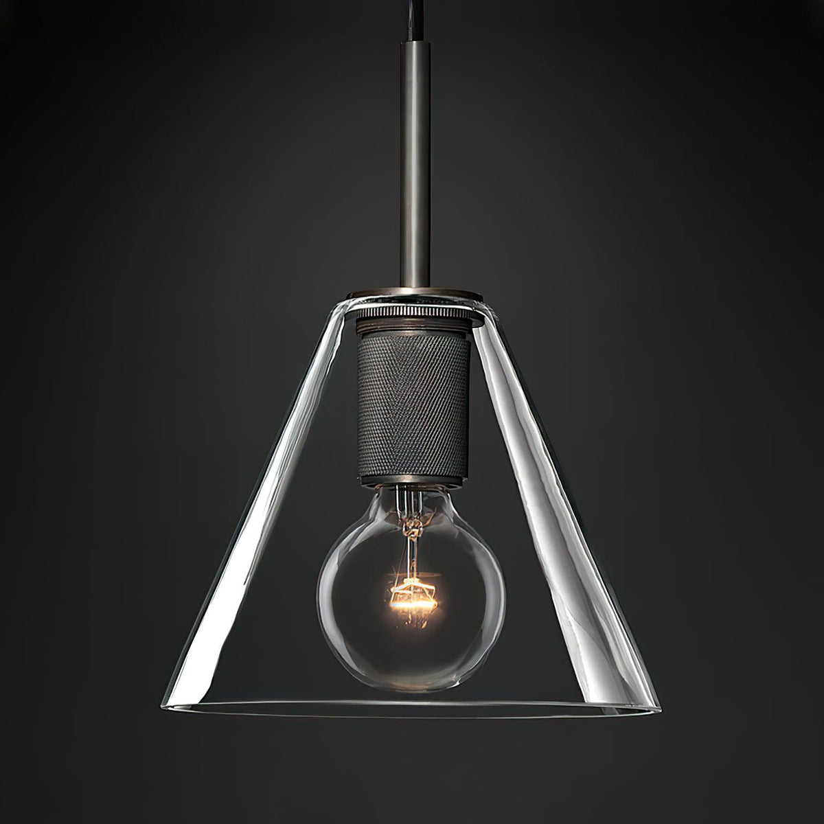Moderne hanglamp van messing met minimalistisch metaalarmatuur voor eetkamer of keuken
