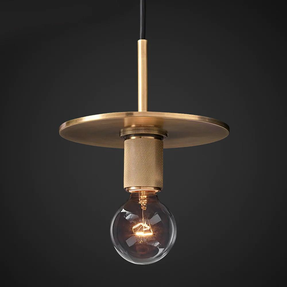 Moderne hanglamp van messing met minimalistisch metaalarmatuur voor eetkamer of keuken