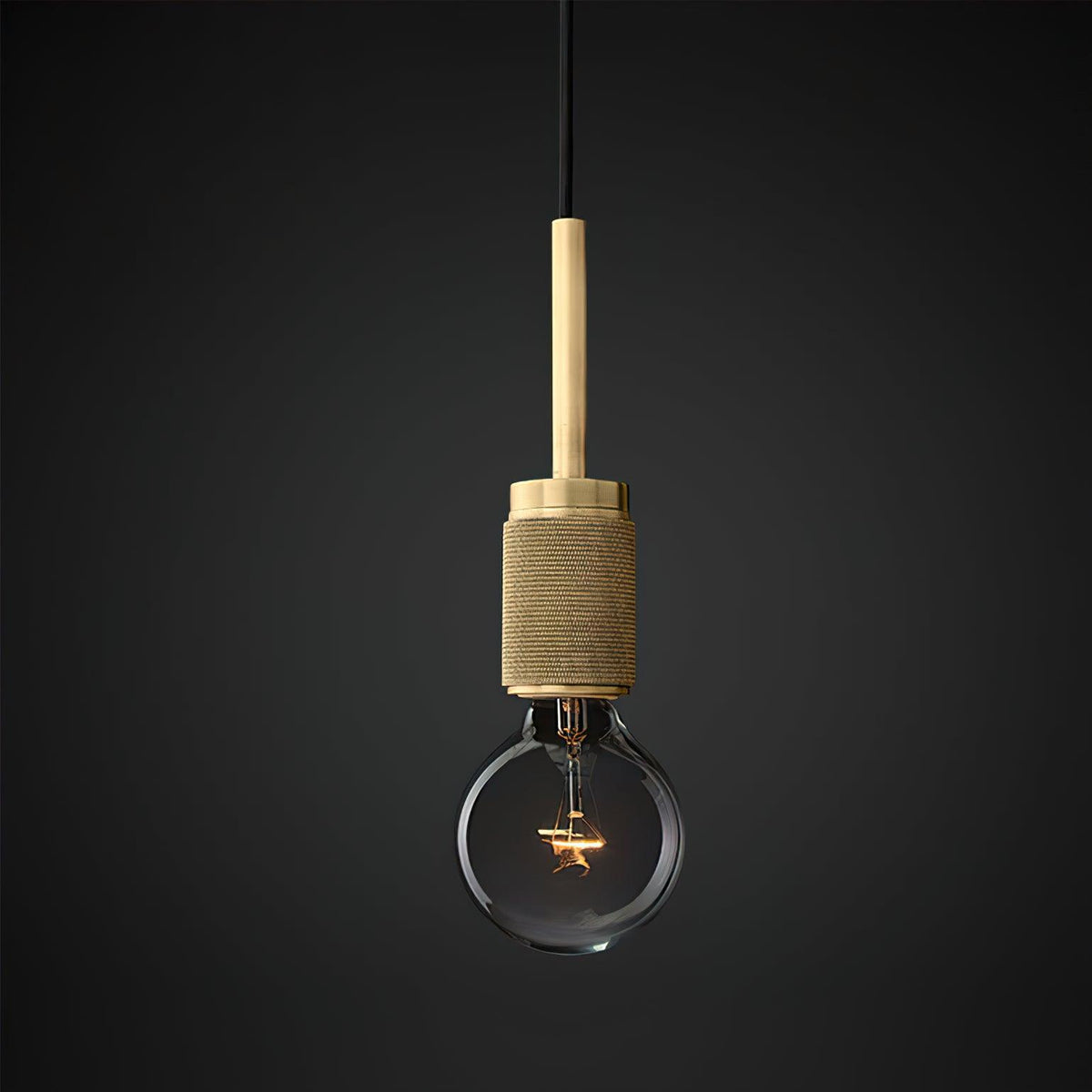 Moderne hanglamp van messing met minimalistisch metaalarmatuur voor eetkamer of keuken