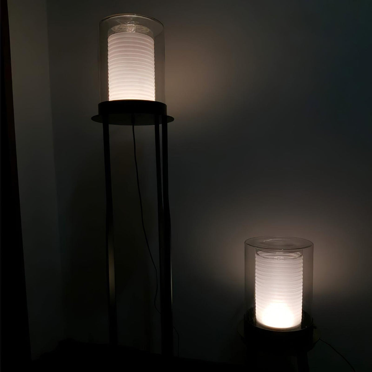 Lioraielle vloerlamp met dubbele cilindrische glazen kap