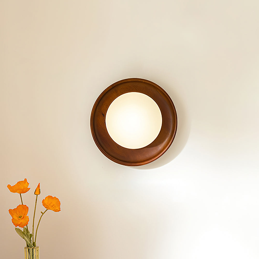 Runa wandlamp van walnoothout