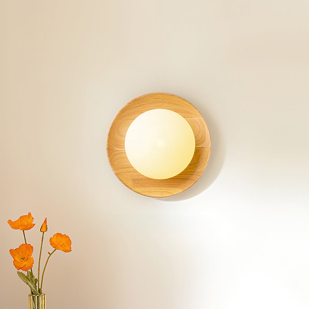 Runa wandlamp van walnoothout