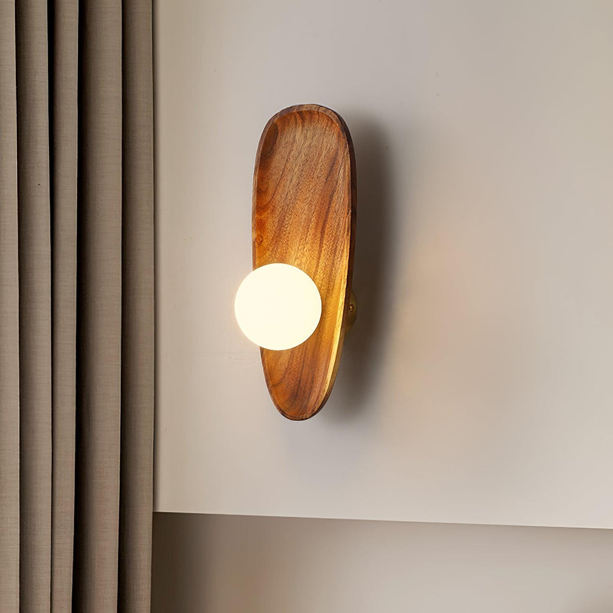 Sylaise moderne minimalistische wandlamp van walnoothout en glas