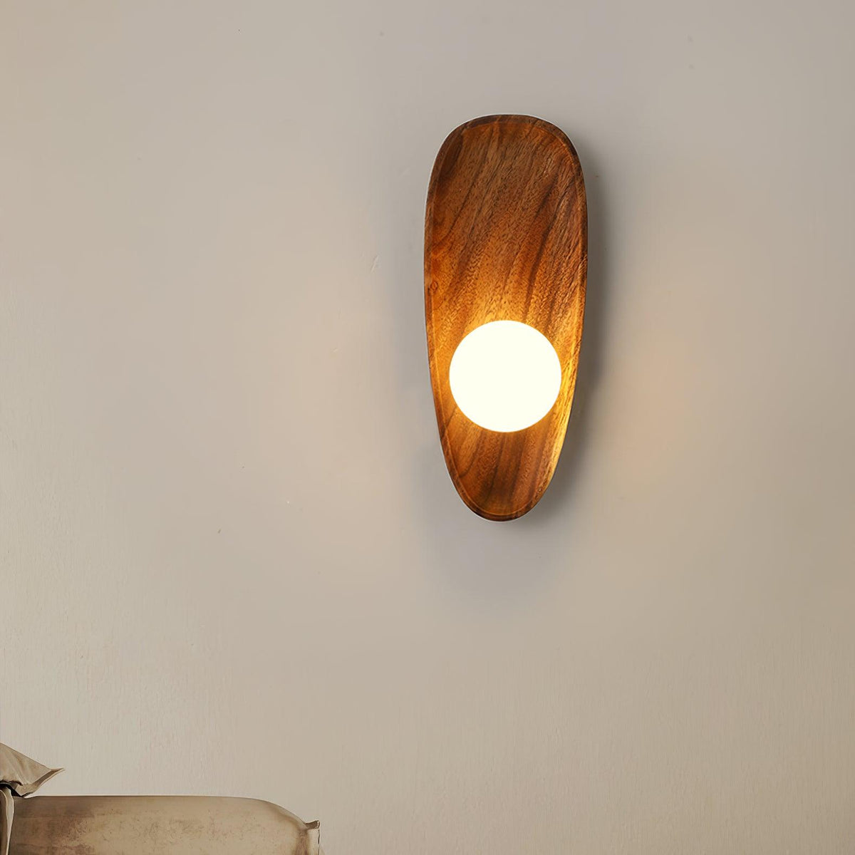 Sylaise moderne minimalistische wandlamp van walnoothout en glas