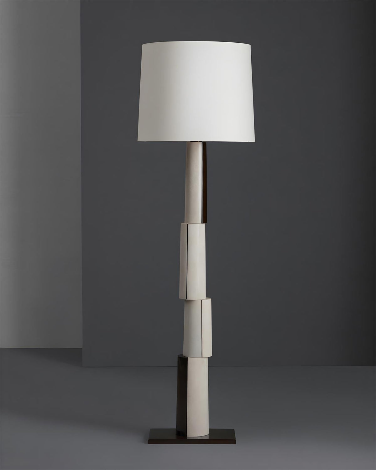 Tate vloerlamp in blokstijl