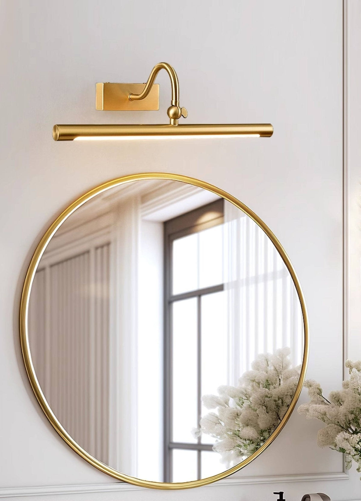 Virauaria wandlamp met goudkleurige afwerking