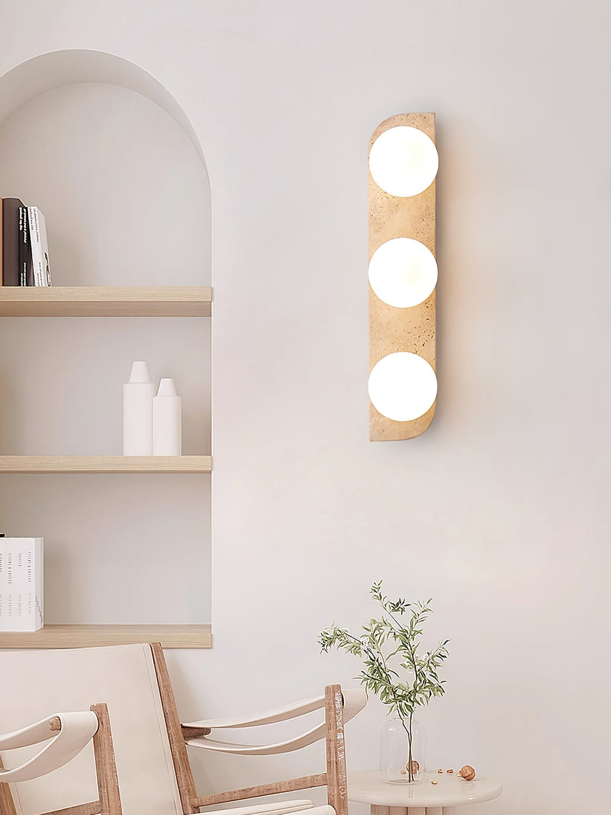 Serearia Minimalistische wandlamp van geel travertin met stekker