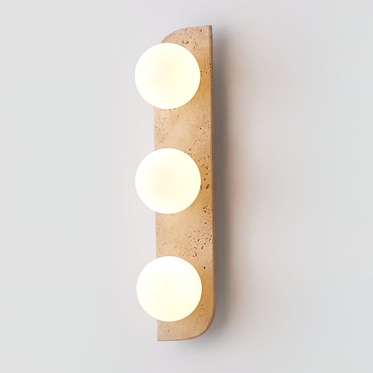 Serearia Minimalistische wandlamp van geel travertin met stekker