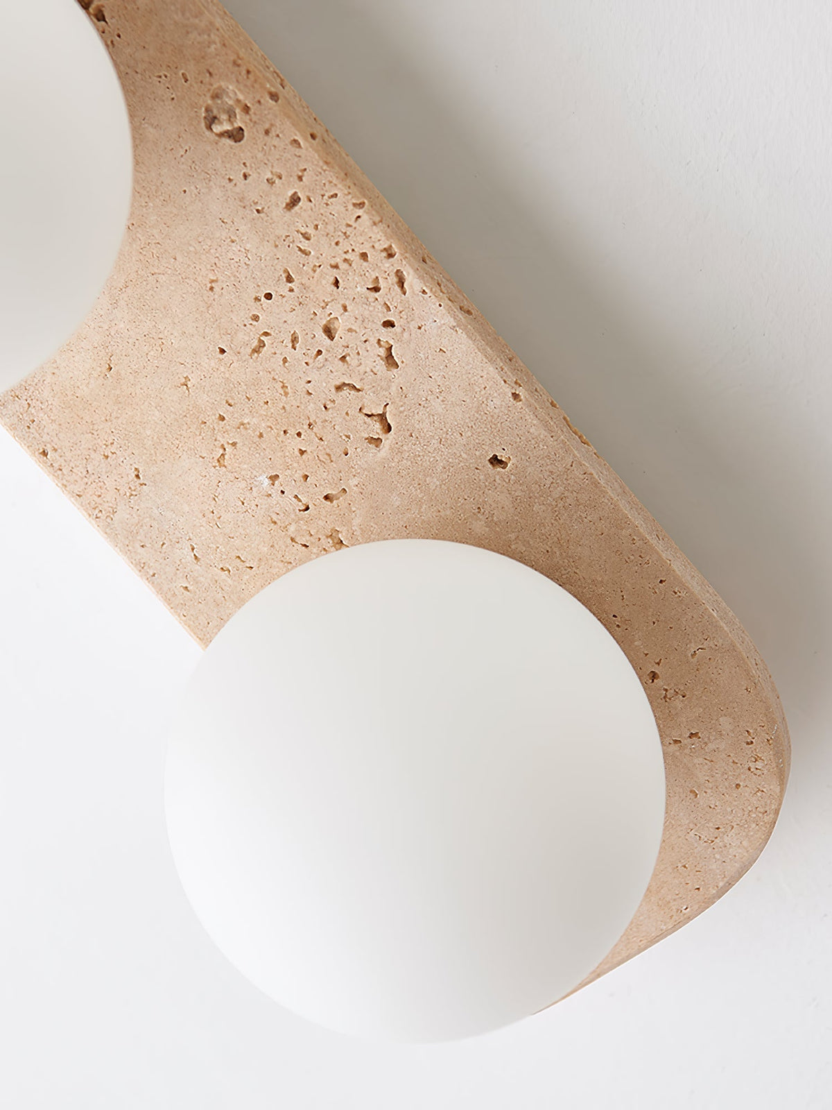 Serearia Minimalistische wandlamp van geel travertin met stekker