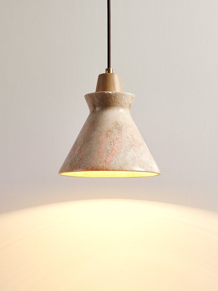 Ember hanglamp met geel travertin en walnoot