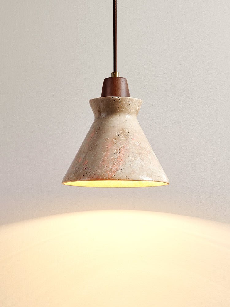 Ember hanglamp met geel travertin en walnoot