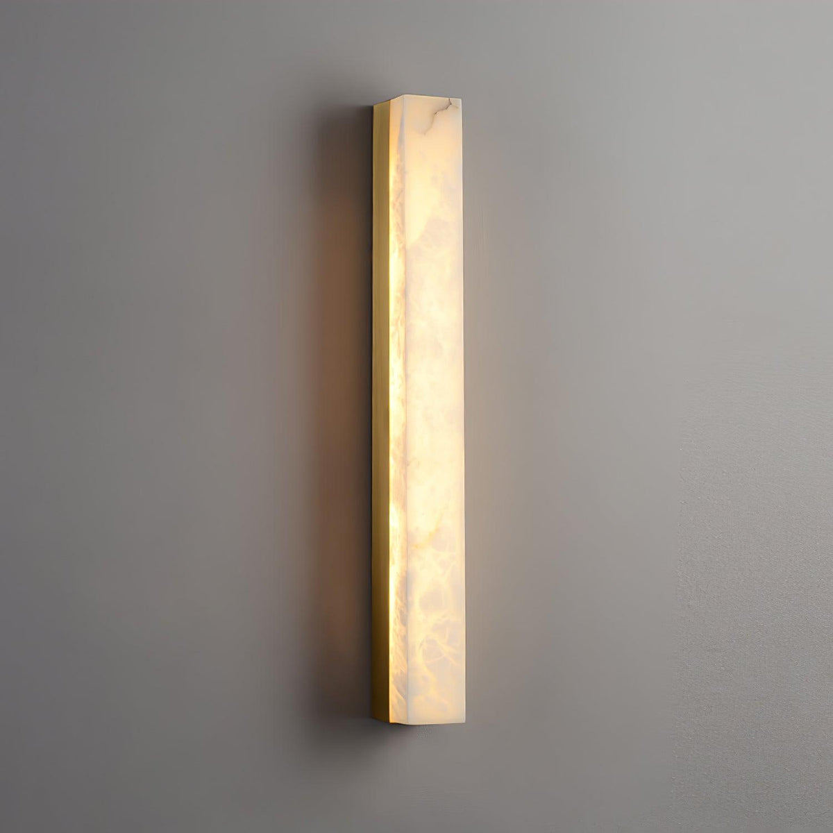 Quill wandlamp van messing met albasten kap