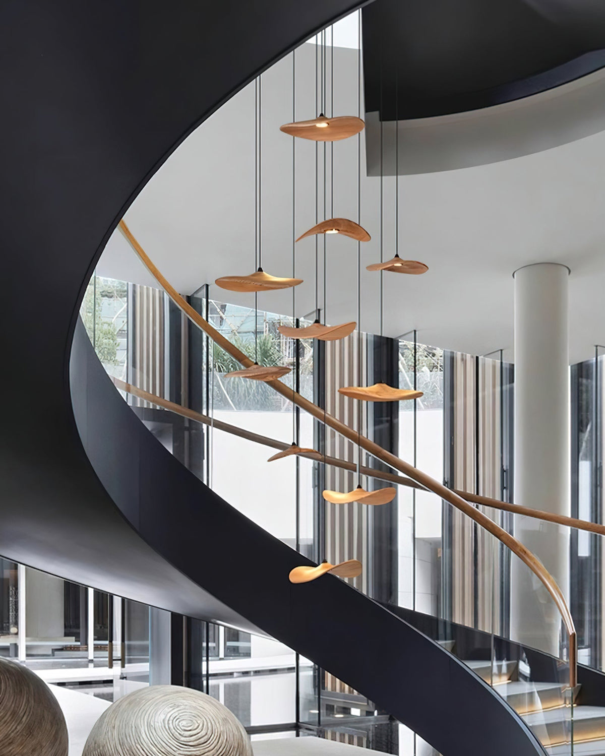 Abbott Moderne minimalistische kroonluchter met leeg houten bloemblaad