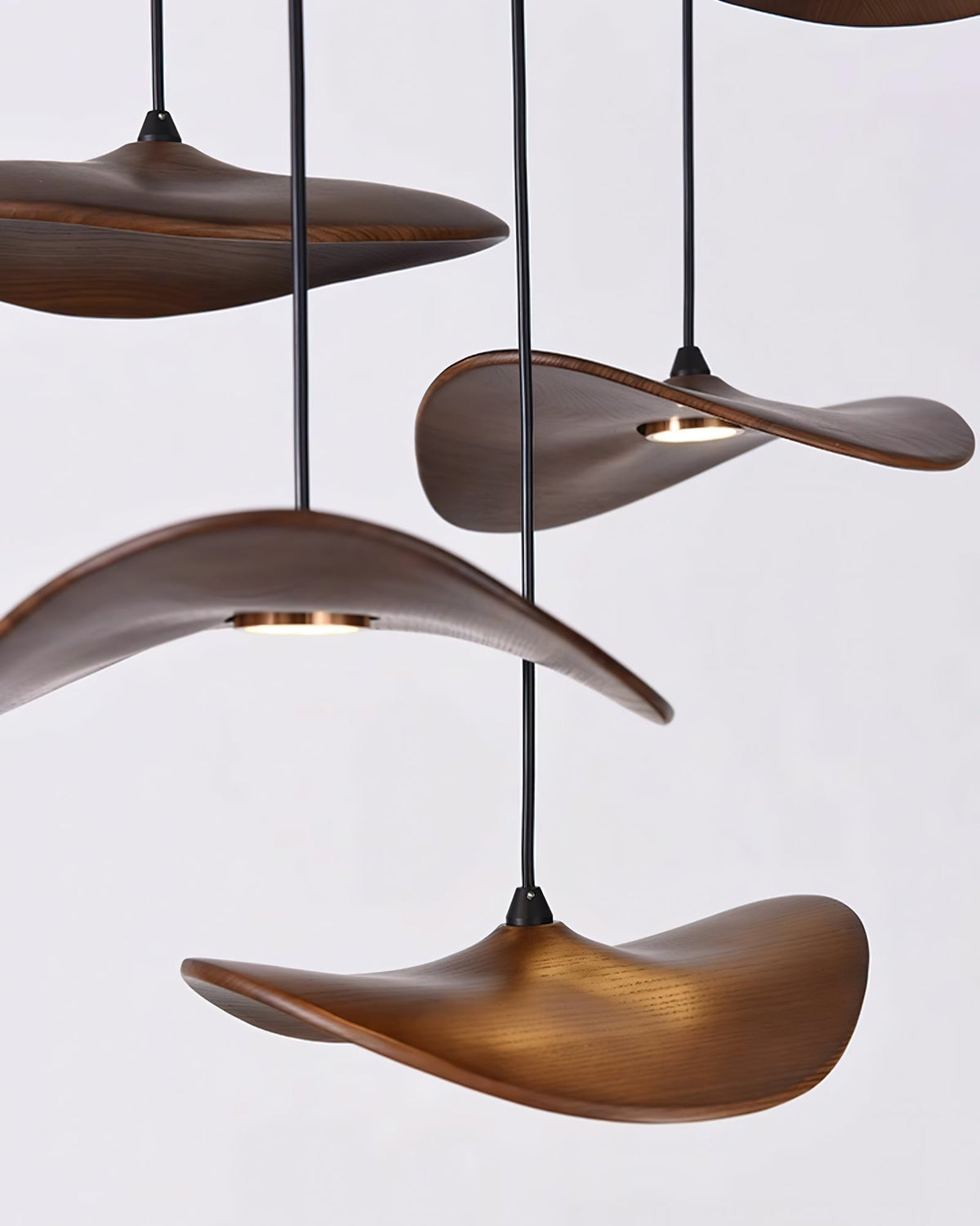 Abbott Moderne minimalistische kroonluchter met leeg houten bloemblaad