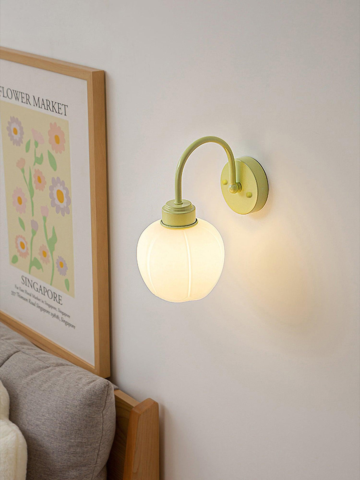 Alliraris betoverende glazen bloemvormige wandlamp