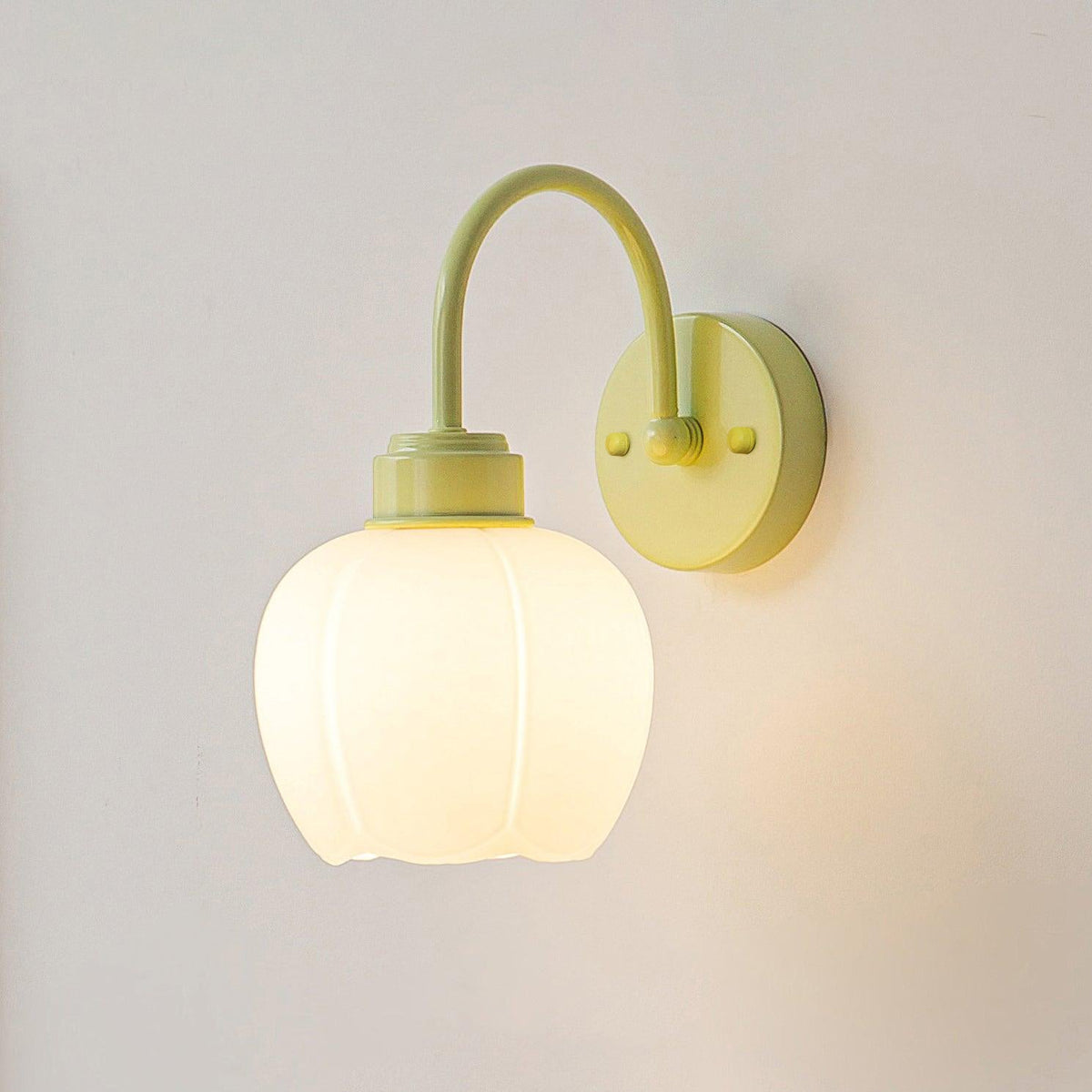 Alliraris betoverende glazen bloemvormige wandlamp