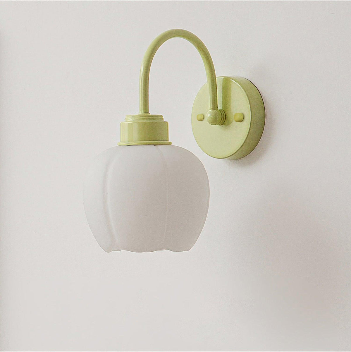 Alliraris betoverende glazen bloemvormige wandlamp