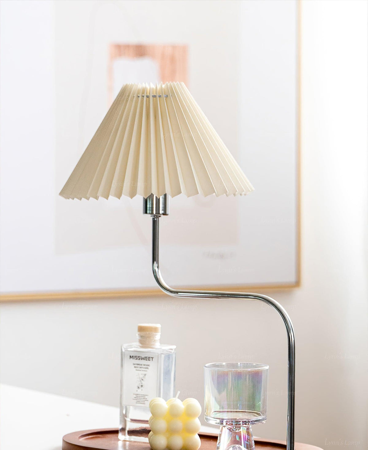 Ornelle tafellamp van hout en stof