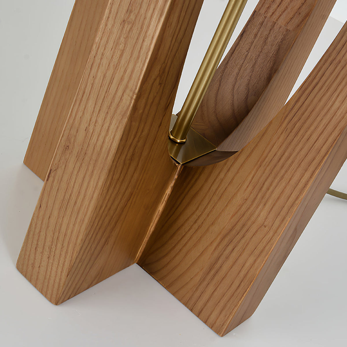 Syleia vloerlamp van hout modern