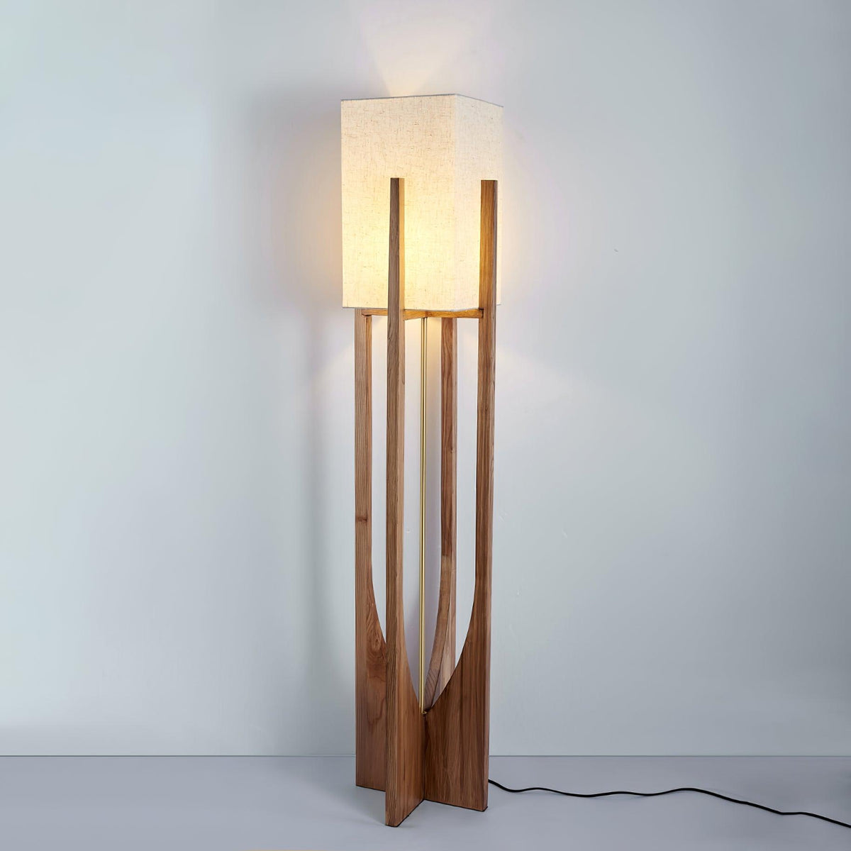 Syleia vloerlamp van hout modern