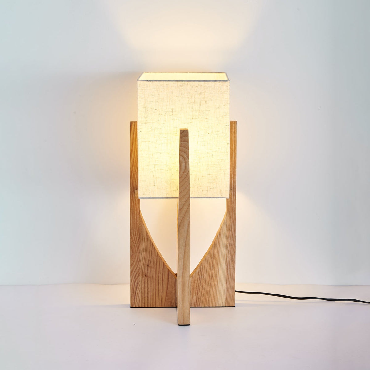 Syleia vloerlamp van hout modern
