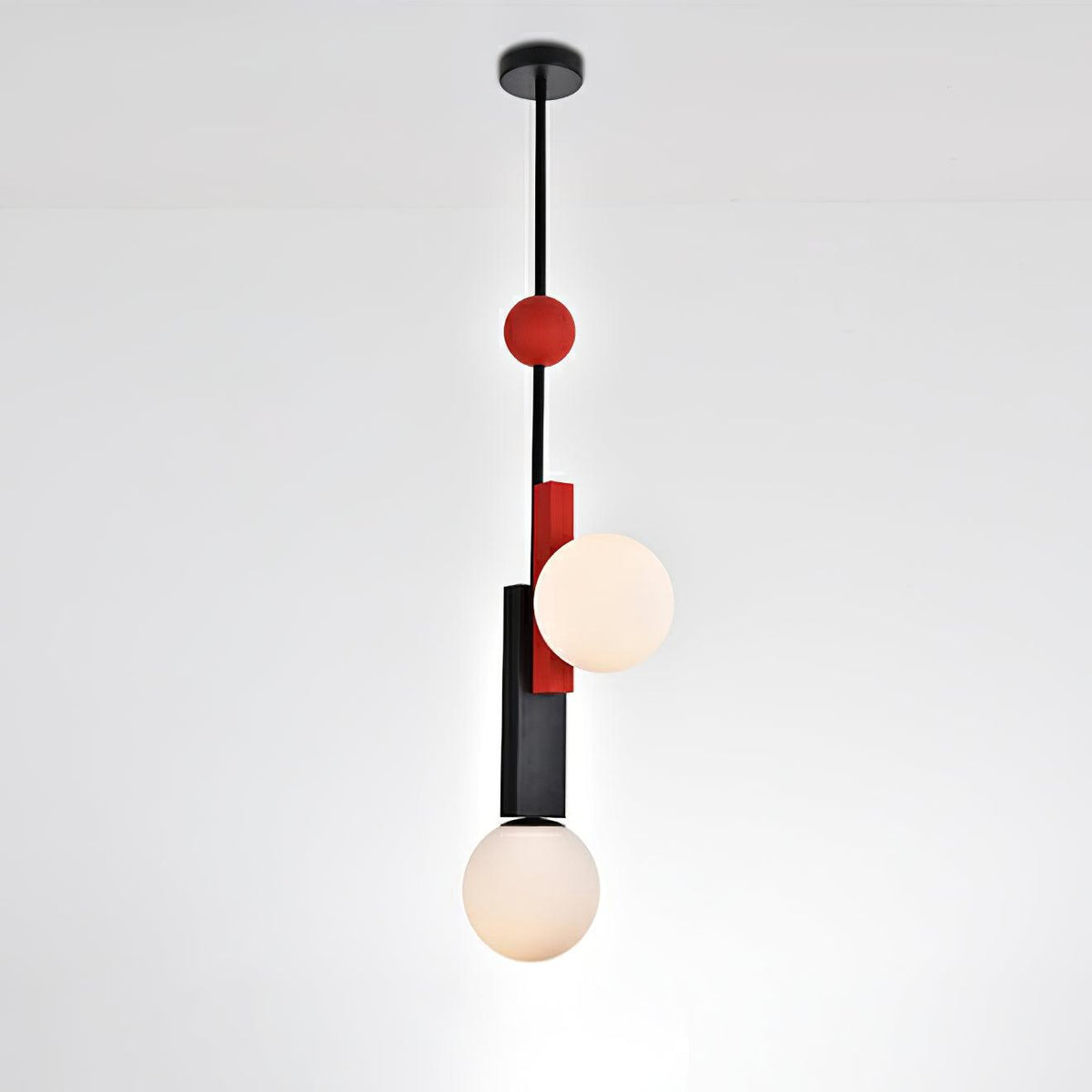 Veveny hanglamp met dubbele bollen en lineaire balken in geometrische stijl