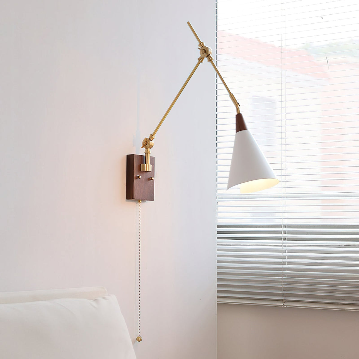 Laurent Swing Arm wandlamp