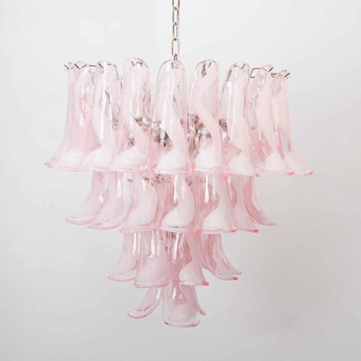 Miraian kroonluchter met roze Murano-lilybloemblaadjes, cascaderend bloemenmotief en klassiek ontwerp met bloemblaadjes