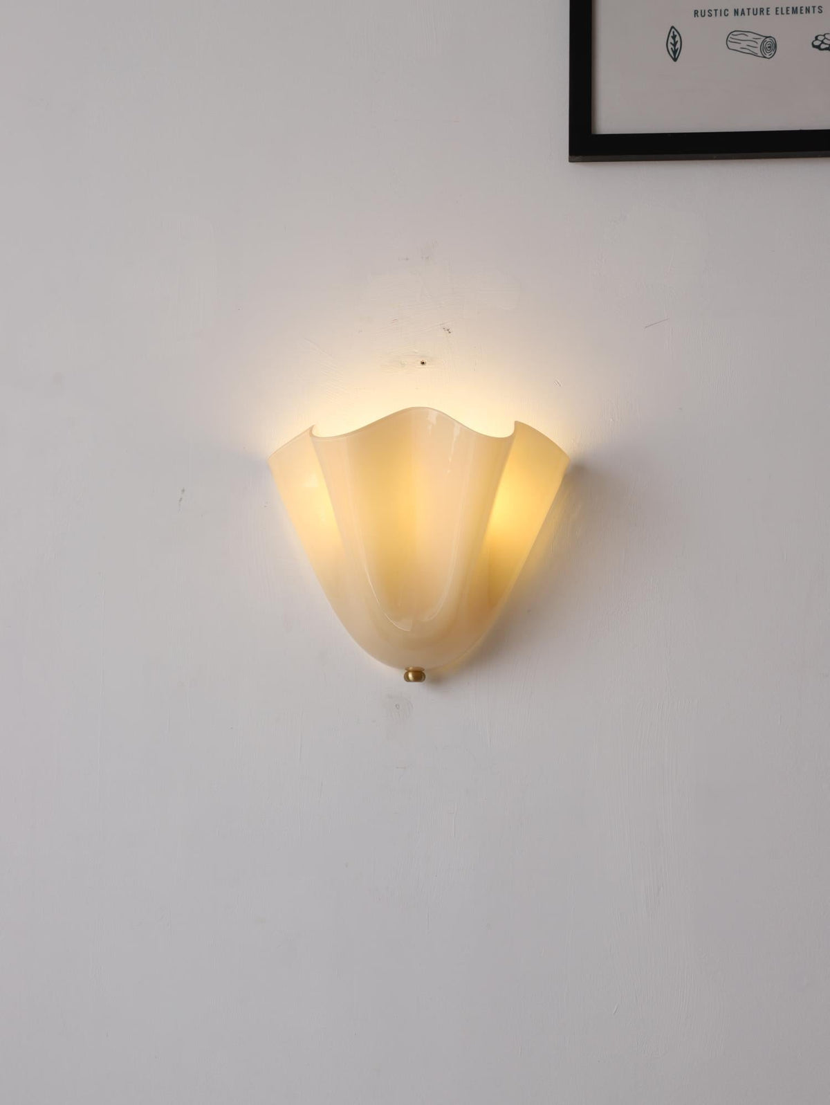 Veleina wandlamp met glazen kap