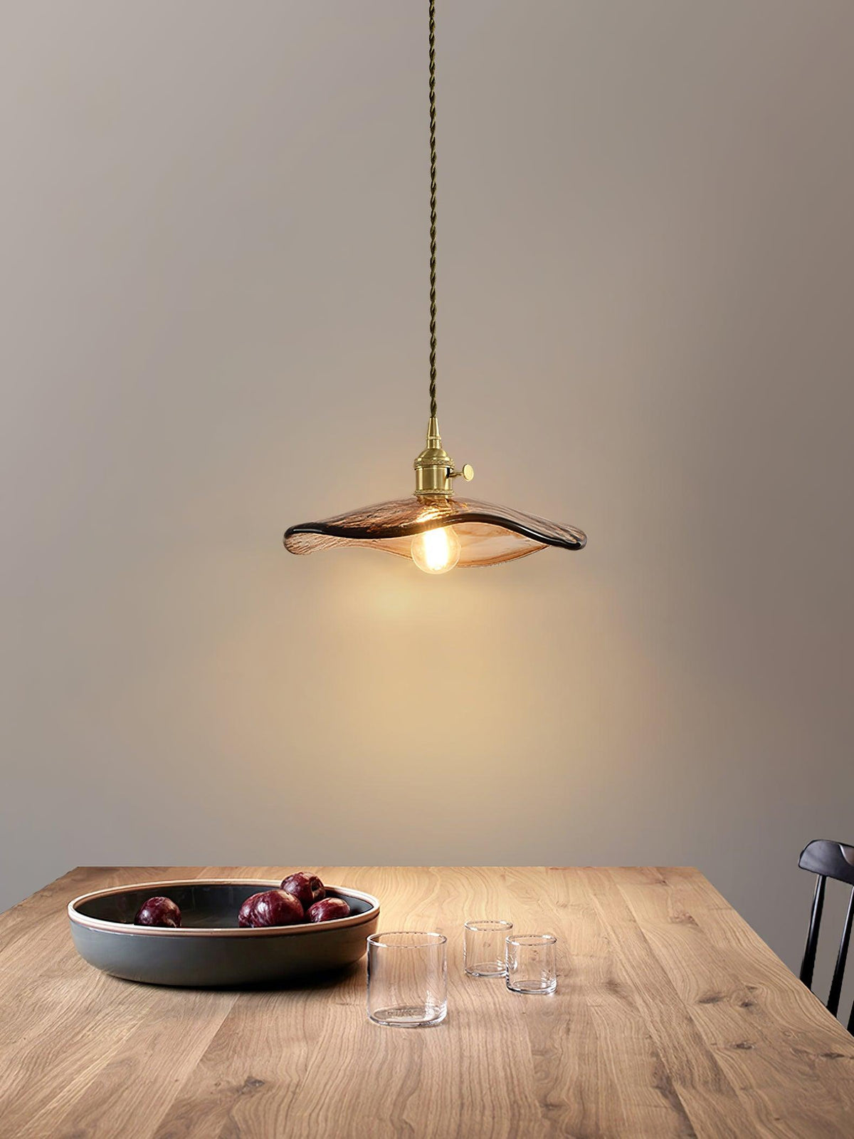 Celorise hanglamp van bruin glas met luxe ontwerp