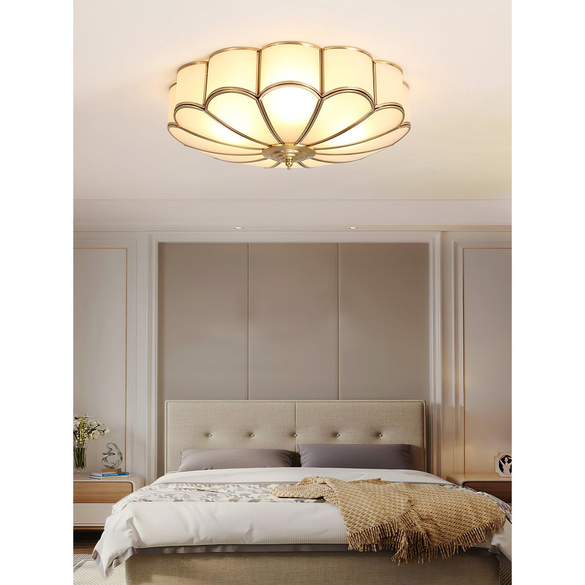 Eiroria Bloemvormige plafondlamp van messing met glas