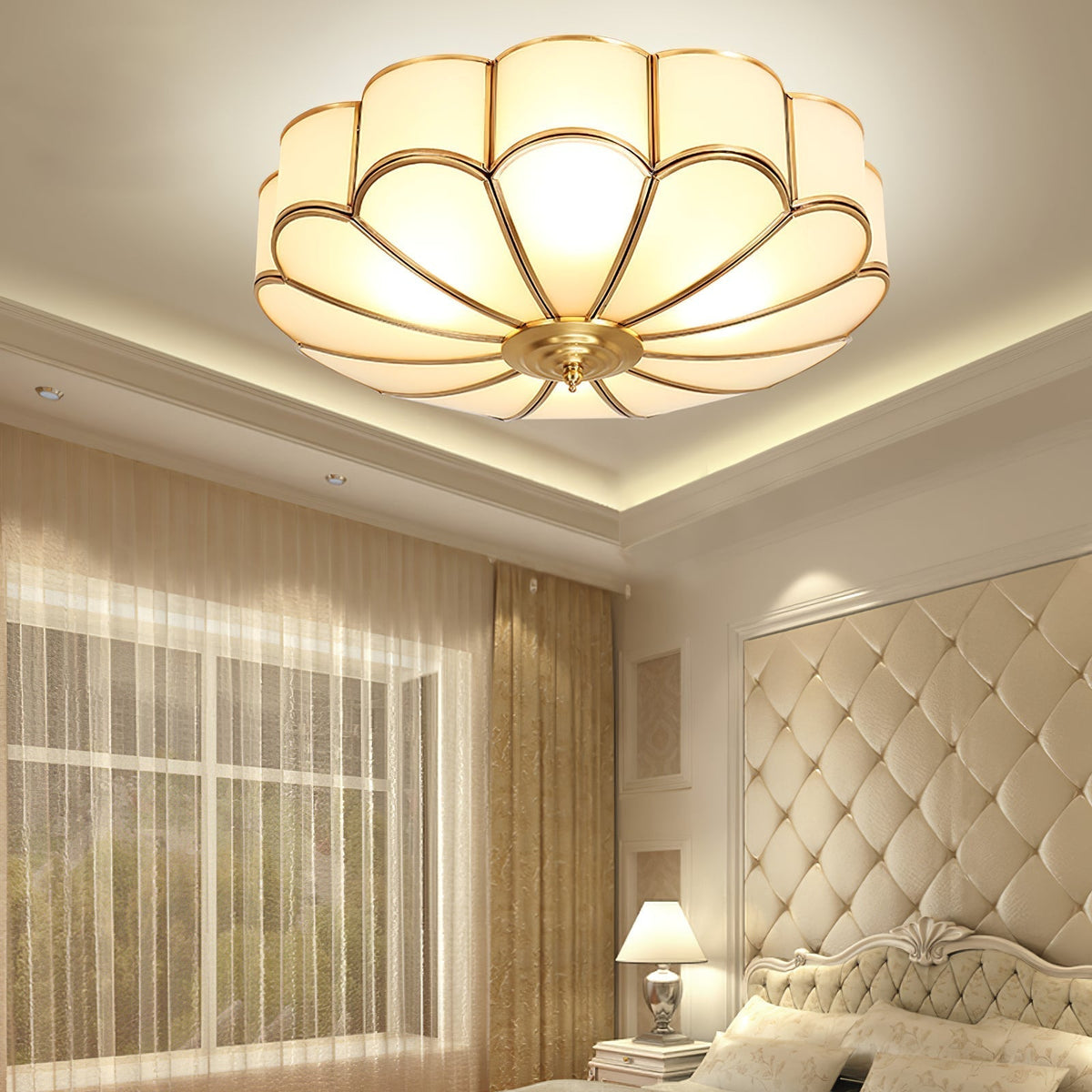 Eiroria Bloemvormige plafondlamp van messing met glas