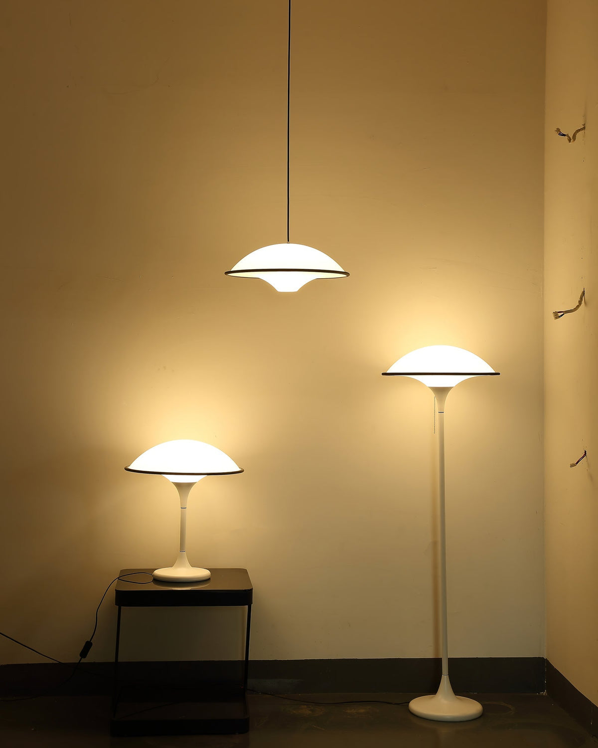 Revenor acryl futuristische tafellamp